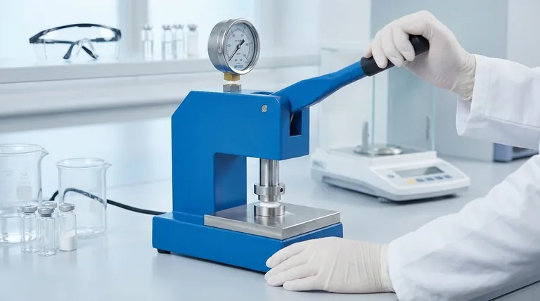 为什么实验室中的每个人都可以使用便携式液压机?让所有用户都能轻松获得力量和精度