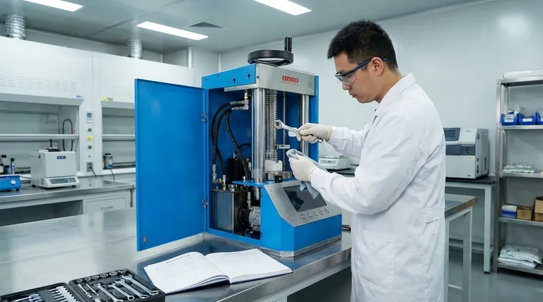 Con quale frequenza è necessaria la manutenzione di una pressa da laboratorio? Ottimizza l'efficienza del tuo laboratorio con una cura proattiva