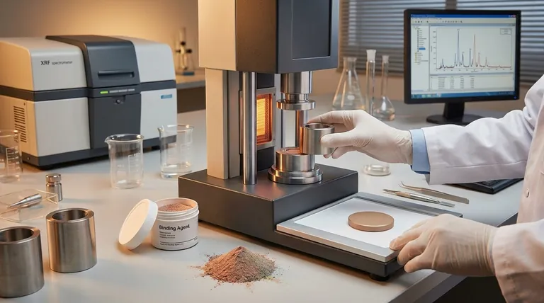 ما هو الدور الذي تلعبه مكابس المختبرات المسخنة في مطيافية الأشعة السينية الفلورية؟ تأكد من تحضير العينة بدقة للحصول على نتائج موثوقة