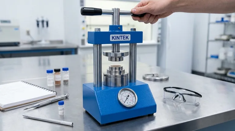 手动液压机的关键特性是什么?为您的实验室探索具有成本效益的压力