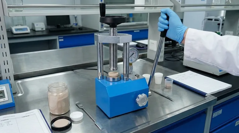 Quali sono le caratteristiche e le applicazioni ideali delle presse manuali per la preparazione di pellet XRF? Ottenere precisione conveniente