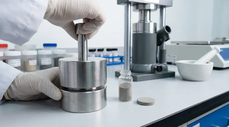 Как прессованные таблетки снижают влияние размера частиц при анализе методом РФА? Достижение точного элементного анализа