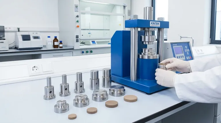 Quali considerazioni sono importanti riguardo alle dimensioni della matrice di una pressa per pellet XRF? Ottimizza per il tuo spettrometro XRF e campione