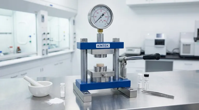 Qual é a faixa de força de pressão variável que uma prensa manual hidráulica de pastilhas pode fornecer? Obtenha compactação precisa de pastilhas de até 250 kN