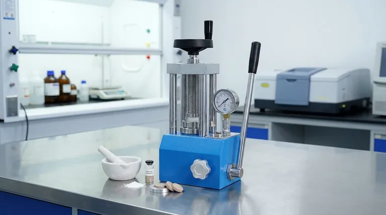 手動油圧プレスの仕組みと限界は?費用対効果の高いサンプル前処理ガイド