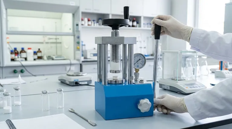 Quali sono le caratteristiche e le applicazioni delle mini presse idrauliche? Una centrale compatta per lavori di laboratorio e sul campo