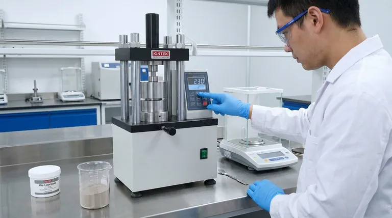 Quali considerazioni sulla sicurezza sono importanti quando si lavorano campioni in polvere per la pressatura di pellet? Garantire la sicurezza dell'operatore e dell'attrezzatura