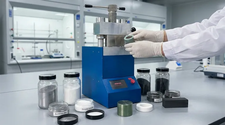 Quali tipi di materiali possono essere lavorati mediante pressatura isostatica a freddo (CIP)? Dai metalli agli esplosivi