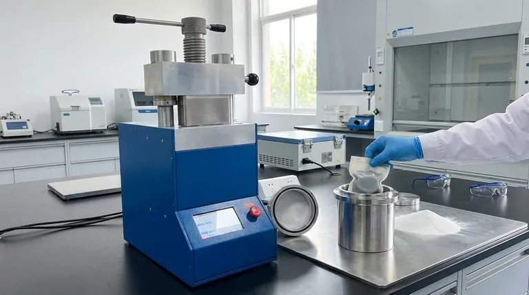 セラミック部品の製造にコールド等方圧プレス(CIP)を使用する具体的な利点は何ですか? 優れた均一性と複雑な形状を実現