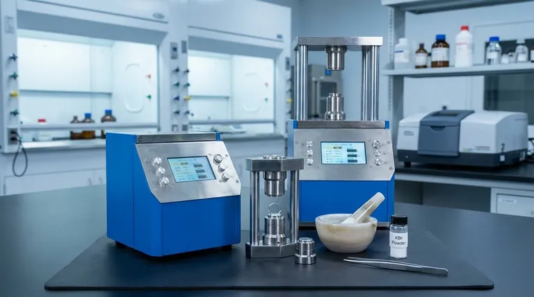 Quali sono i principali vantaggi dell'utilizzo del metodo delle pastiglie di KBr nell'analisi FTIR? Ottenere sensibilità e accuratezza superiori