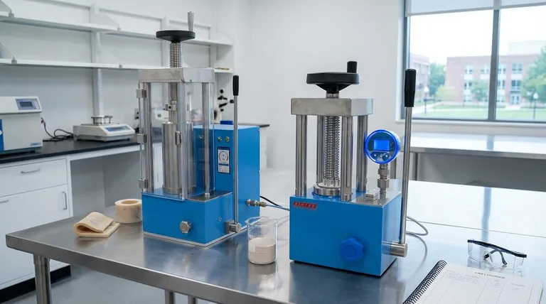 電気式ラボ用コールド等方圧プレス(CIP)の基本的な動作原理は何ですか?粉末成形の優れた均一性を実現する