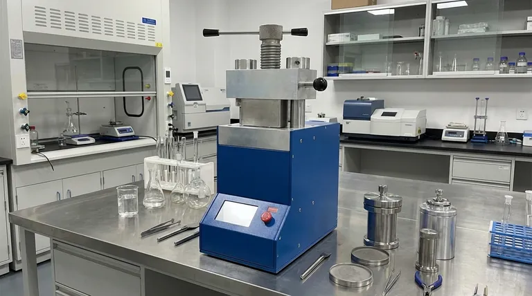 Qual è il ruolo della pressatura isostatica a freddo (CIP) nella metallurgia delle polveri? Raggiungere una densità uniforme per parti complesse