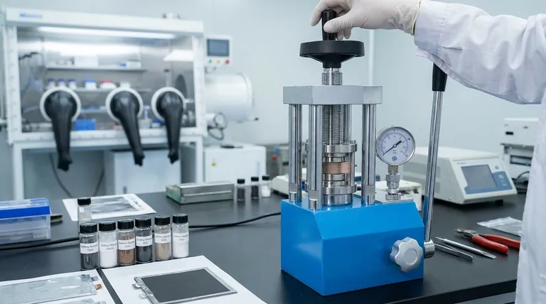 全固体電池の評価において、ラボプレス機はどのような役割を果たしますか?性能に必要な臨界圧の確保