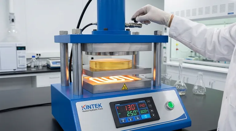 混合ハライド固体電解質の形成に熱間プレスを使用する具体的な利点は何ですか?優れたイオン伝導性を実現する