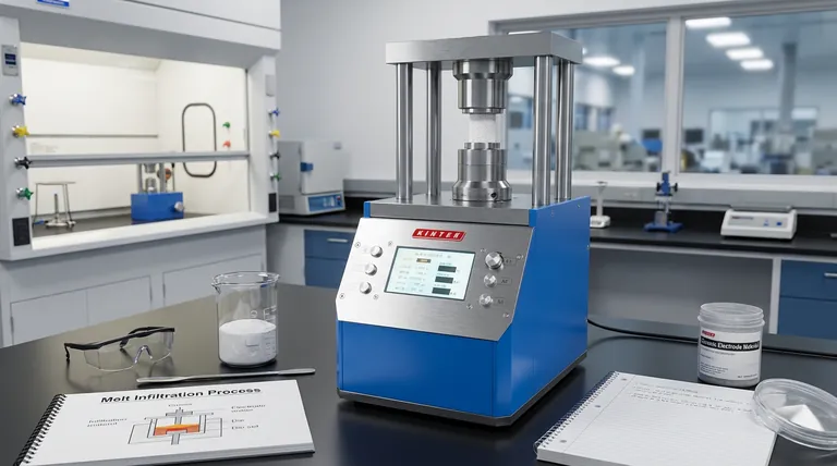 融液含浸法を用いる際、実験室用プレスはどのように関わってきますか?高性能複合電極の作製に不可欠