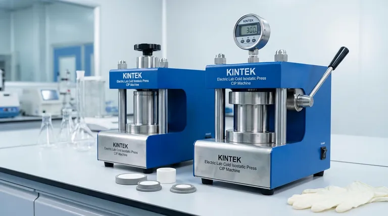 固体電池部品の製造における等方圧プレス成形の根本的な利点は何ですか？ 優れた密度と界面の完全性を実現します。