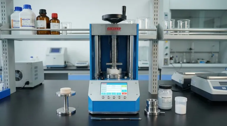 Quali fattori devono essere considerati nella scelta di una pressa da laboratorio per la preparazione di pastiglie XRF? Garantire risultati accurati e coerenti