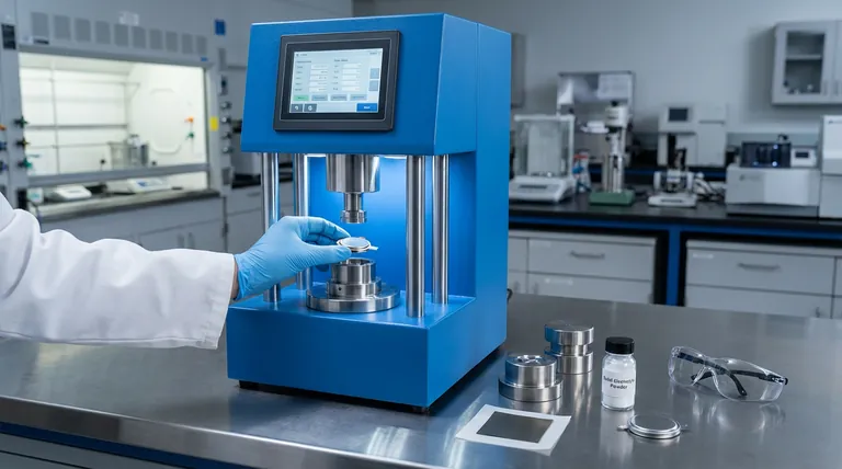 全固体電池セルの組み立て時に圧力を印加し、維持することがなぜ必要なのですか?高パフォーマンスを実現するための密着性を確保する