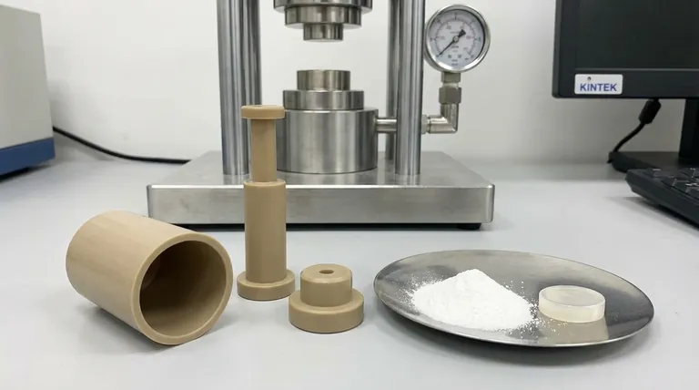 Perché le matrici realizzate in materiale PEEK vengono utilizzate per la pressatura di polveri di elettroliti allo stato solido? Garantire purezza elettrochimica e pellet ad alta densità