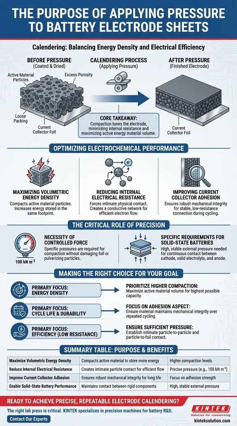 Qual è lo scopo dell'applicazione di pressione ai fogli degli elettrodi della batteria? Ottimizzare Densità Energetica e Prestazioni Guida Visiva