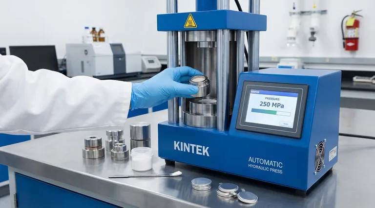 全固体電池(ASSB)の組み立てにおいて、実験用油圧プレスはどのような重要な役割を果たしますか? 高性能全固体エネルギー貯蔵を可能にする