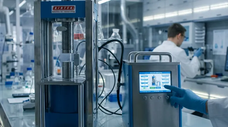 Quali dati critici di monitoraggio del processo possono essere ottenuti da una pressa digitale durante i test di ciclaggio delle batterie allo stato solido? Sblocca la diagnostica della cella in tempo reale