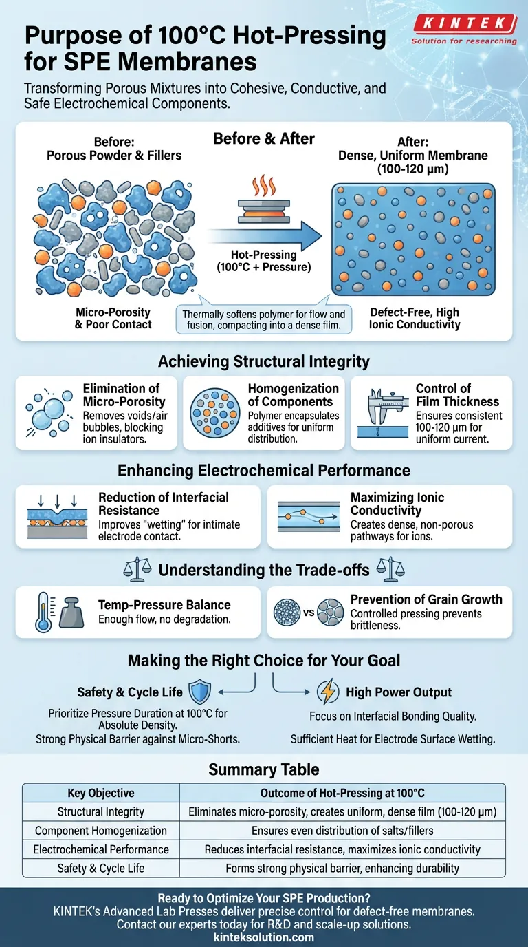 Qual è lo scopo specifico dell'applicazione del pressaggio a caldo a 100°C durante il processo di formazione delle membrane elettrolitiche polimeriche solide (SPE)? Raggiungere batterie allo stato solido dense, conduttive e sicure Guida Visiva