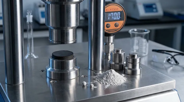 In che modo l'alta pressione applicata da una pressa da laboratorio migliora la conduttività ionica nelle batterie allo stato solido? Ottimizzare le prestazioni della batteria