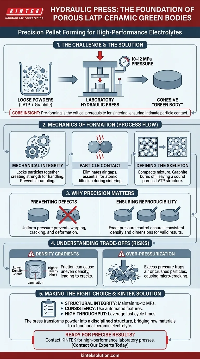 多孔質LATPセラミックグリーンボディ作製におけるペレット成形に実験室用油圧プレスが使用されるのはなぜですか？ ビジュアルガイド
