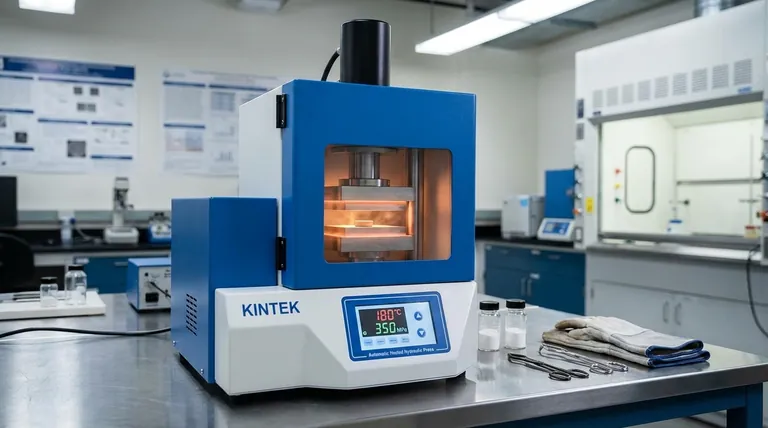 Li7P2S8I0.5Cl0.5電解質ペレット作製において、コールドプレスと比較した場合の加熱プレス使用の重要な利点は何ですか?イオン伝導度を2倍に向上させましょう