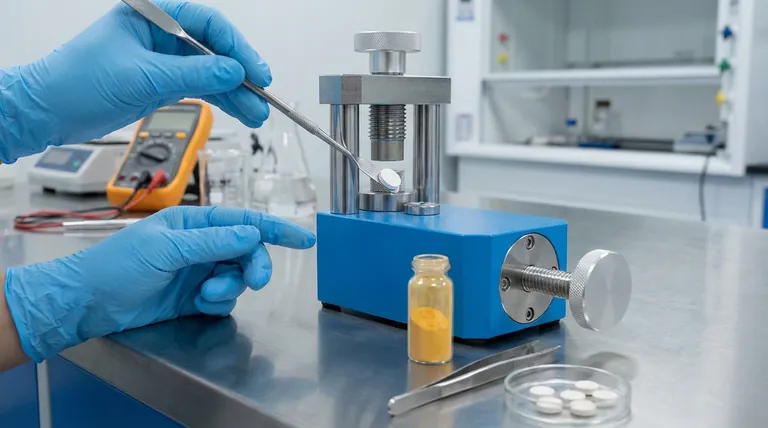 Perché è necessaria una pressa da laboratorio per i pellet di elettrolita tioantimonato? Garantire un'accurata caratterizzazione delle proprietà