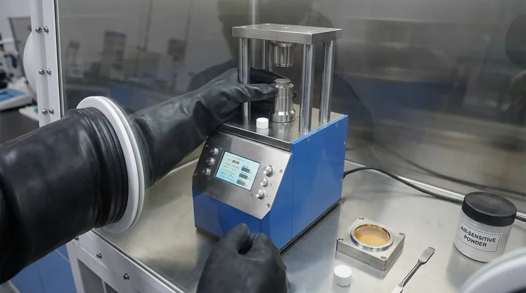 Para materiais sensíveis ao ar que requerem análise de DRX, como uma prensa de laboratório facilita a preparação? Obtenha Medições Seladas e Livres de Ar