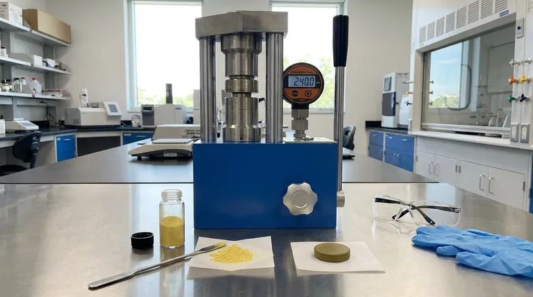 Na3SbS3.75Se0.25粉末から固体電解質層を作製する際に、実験用油圧プレスで240 MPaという高圧を印加する目的は何ですか? 優れたイオン伝導性を解き放つ