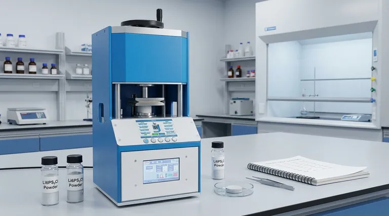 実験室用プレスで390 MPaの高圧をかけてLi6PS5Cl固体電解質セパレータを調製する目的は何ですか?最適なイオン伝導性とバッテリーの安全性達成