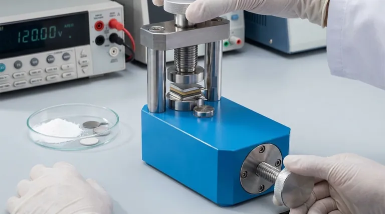 ASSBアセンブリにおける実験用油圧プレスの機能とは?高性能バッテリーの固体接合を可能にする