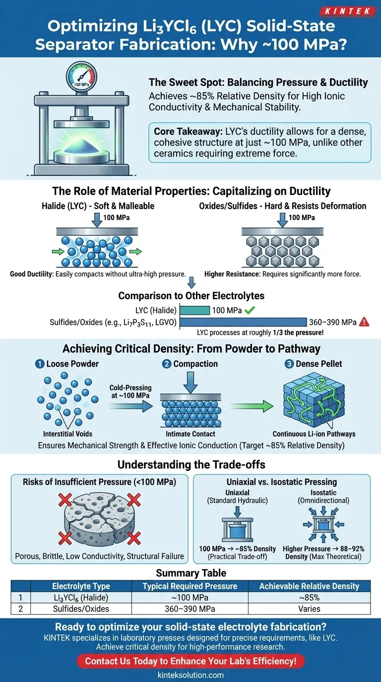 Perché viene utilizzata una pressione di 100 MPa per i separatori LYC? Sblocca la conduttività ionica ottimale con la pressatura specifica del materiale Guida Visiva