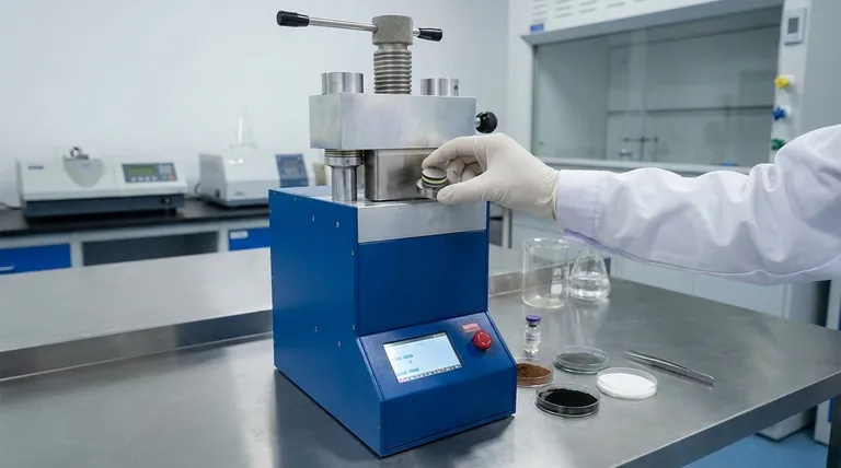 Perché utilizzare una pressa idraulica per l'assemblaggio di batterie allo stato solido? Ingegnerizzare interfacce solide ad alte prestazioni