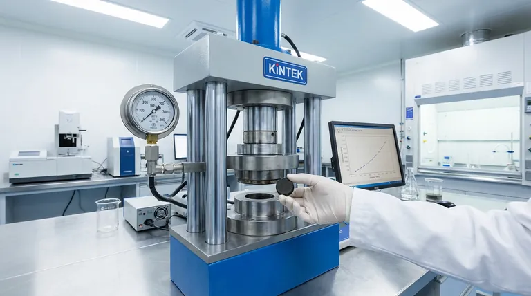 硫化物電解質に高圧プレスが必要なのはなぜですか?最適な緻密化と導電率を実現する