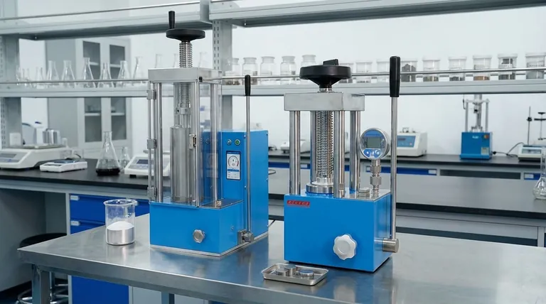 Quali materiali possono essere lavorati utilizzando la Pressatura Isostatica a Freddo? Sblocca Soluzioni Versatili per la Compattazione di Polveri