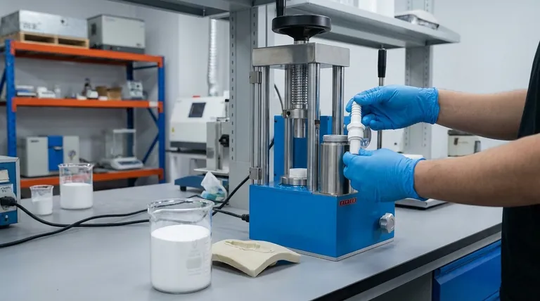 كيف يتم استخدام الضغط الأيزوستاتي البارد (CIP) في صناعة الألومينا؟ تعزيز أداء السيراميك بضغط موحد