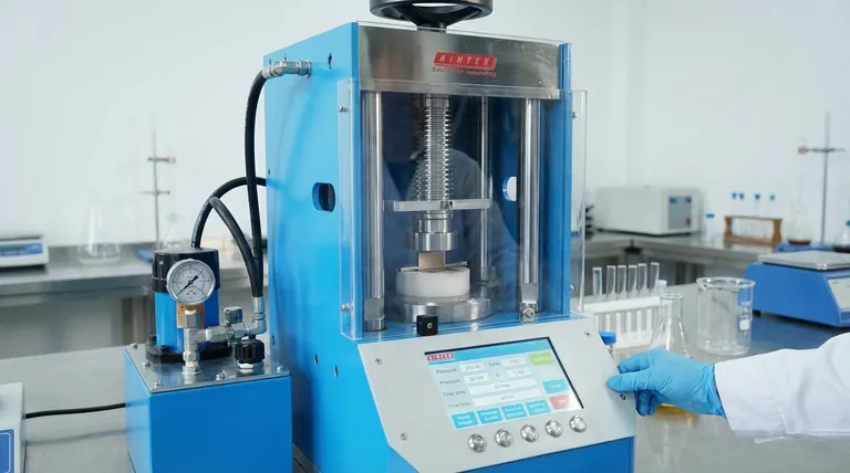 Come funzionano i cilindri e i pistoni idraulici in una pressa? Scopri i segreti della moltiplicazione della forza