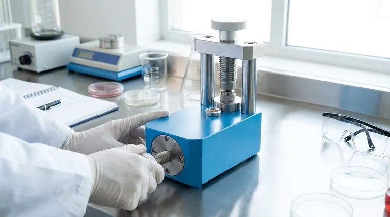 ما هو المبدأ الأساسي وراء عمل المكبس الهيدروليكي؟ تسخير قانون باسكال لمضاعفة القوة