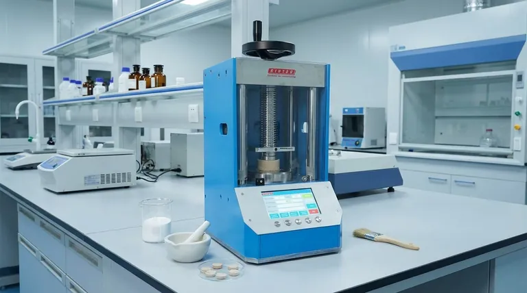 لماذا تعتبر المكابس الهيدروليكية ضرورية لإعداد العينات في التحليل؟ ضمان نتائج دقيقة وموثوقة