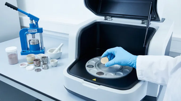 Cosa deve essere determinato sullo spettrometro prima di preparare i campioni XRF? Assicurare un'analisi accurata con un adattamento corretto del campione