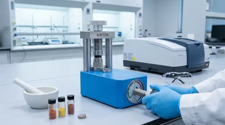 ما هي الاستخدامات الشائعة للمكابس الهيدروليكية في الأبحاث المخبرية؟ تعزيز تحضير العينات واختبار المواد