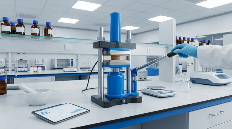 Quali fattori dovrebbero essere considerati quando si sceglie una pressa idraulica per applicazioni di laboratorio? Ottimizza l'efficienza del tuo laboratorio