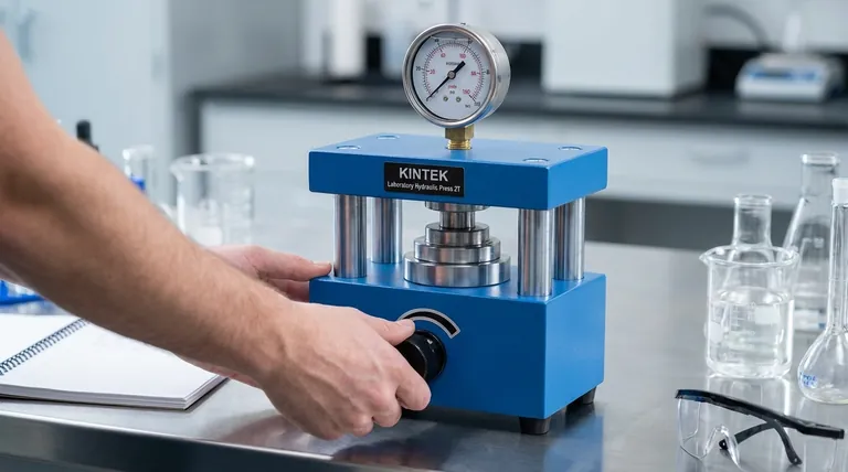 على أي مبدأ تعمل المكابس الهيدروليكية؟ تسخير قانون باسكال لتضخيم القوة الهائل