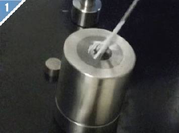 Paso 1: Montar el troquel según el diagrama de funcionamiento e instalar la muestra en la cavidad.