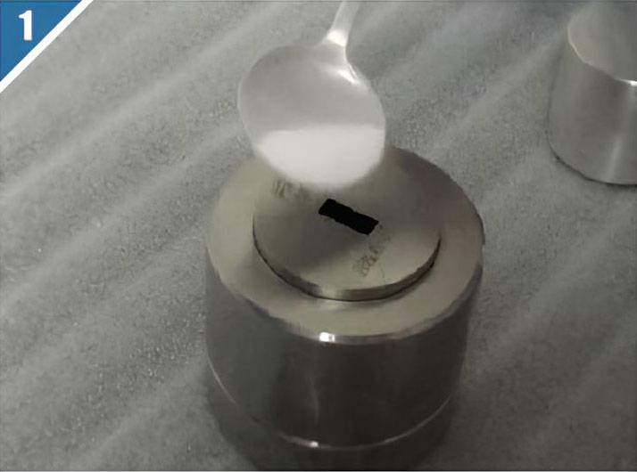 Step 1: Assemble the die and install the sample.