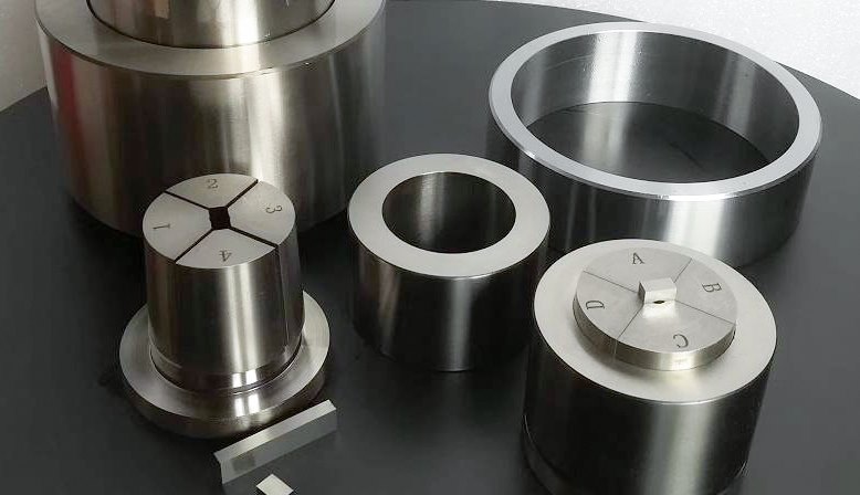 Assemblage du moule de presse cylindrique de laboratoire détails 6